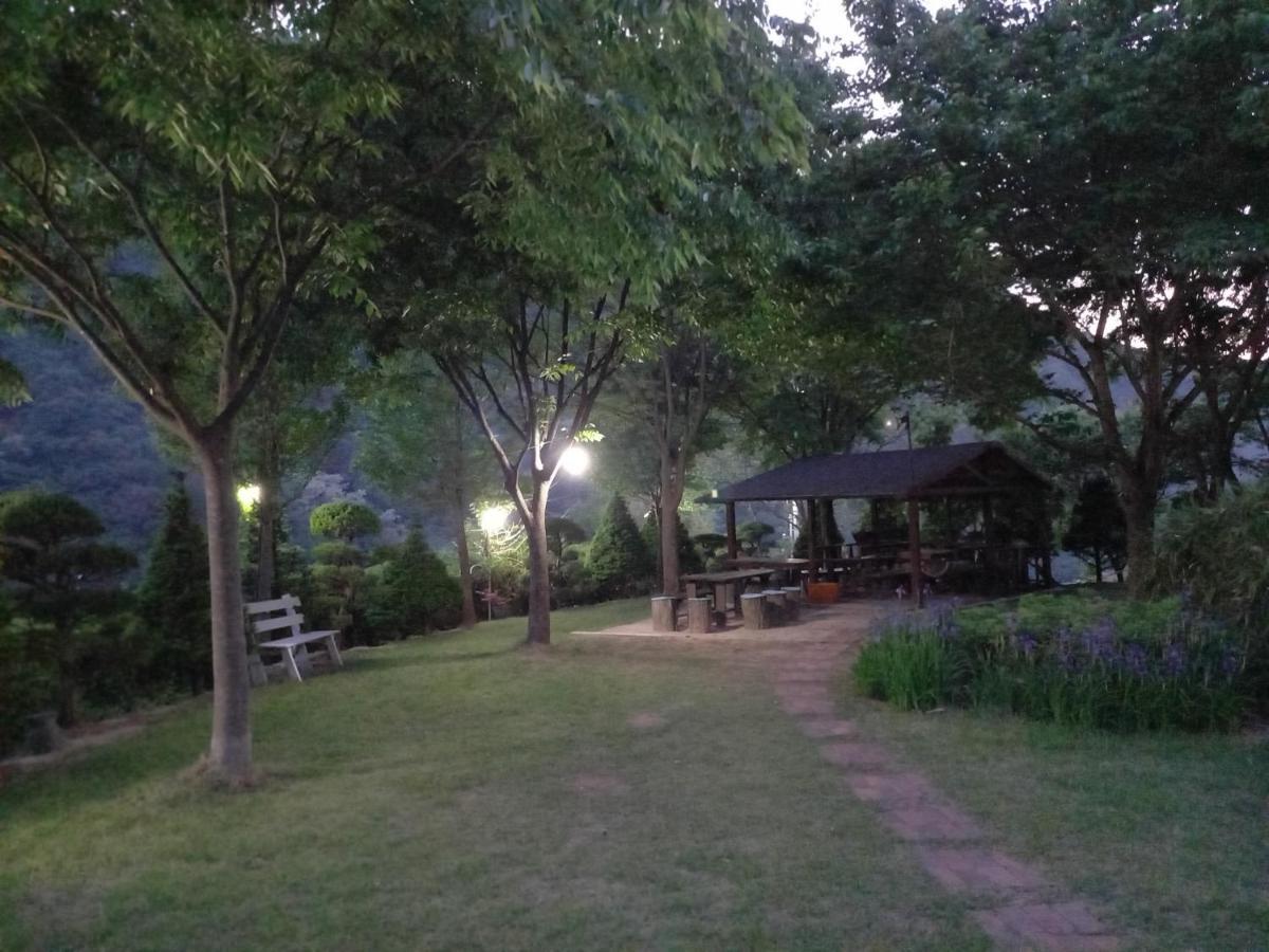 Chamjoeun Pension Chech'ŏn Exterior foto