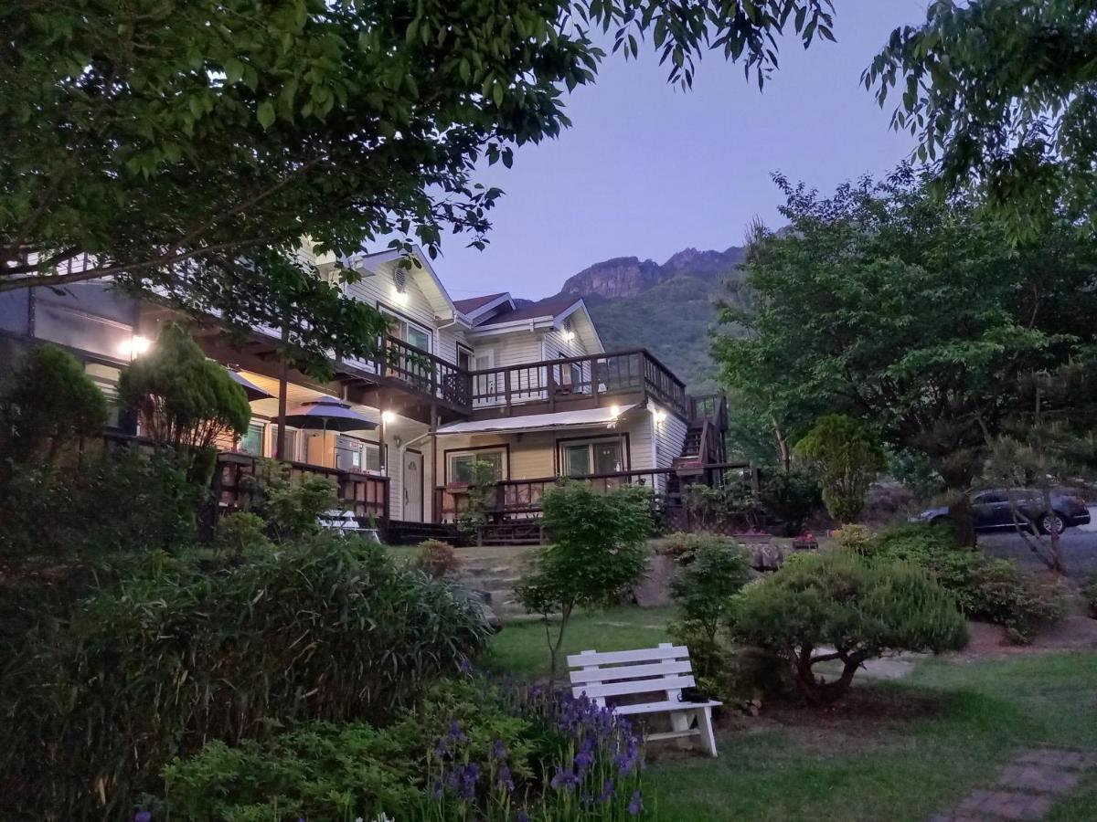 Chamjoeun Pension Chech'ŏn Exterior foto
